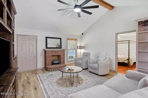 Living - 185 Vine Dr, Brandon, MS 39047 photo 1 of 1