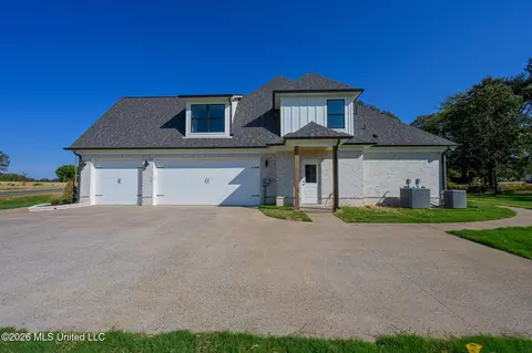 Exterior - 124 Oakworth Dr, Hernando, MS 38632 photo 4 of 8