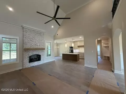 Living - 124 Oakworth Dr, Hernando, MS 38632 photo 2 of 2