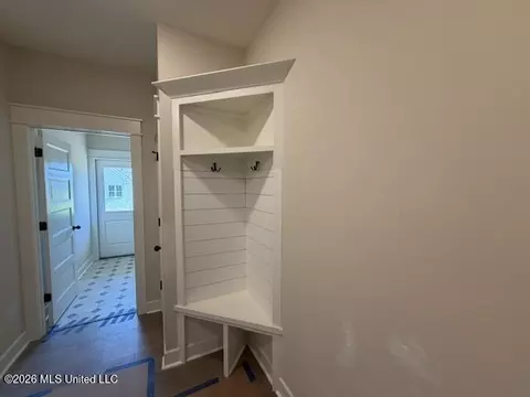 Entry Way - 124 Oakworth Dr, Hernando, MS 38632 photo 2 of 3