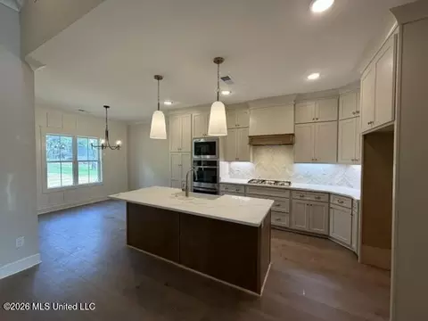 Kitchen - 124 Oakworth Dr, Hernando, MS 38632 photo 1 of 2