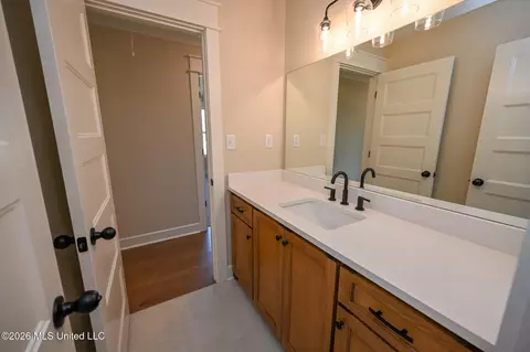 Bath - 124 Oakworth Dr, Hernando, MS 38632 photo 4 of 7