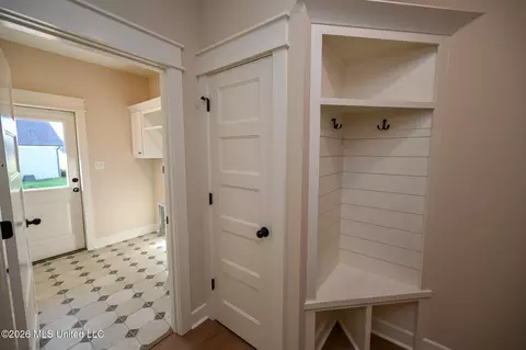 Entry Way - 124 Oakworth Dr, Hernando, MS 38632 photo 2 of 2