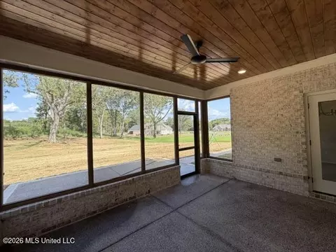Exterior - 124 Oakworth Dr, Hernando, MS 38632 photo 2 of 3