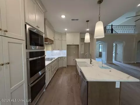 Kitchen - 124 Oakworth Dr, Hernando, MS 38632 photo 2 of 2