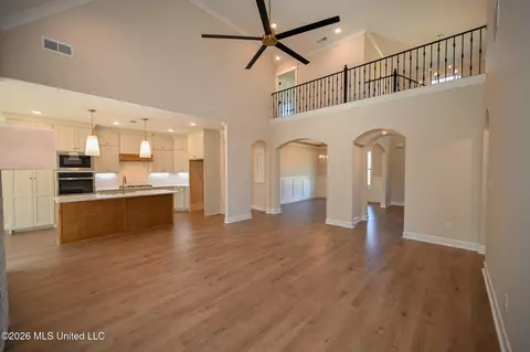 Living - 124 Oakworth Dr, Hernando, MS 38632 photo 3 of 5