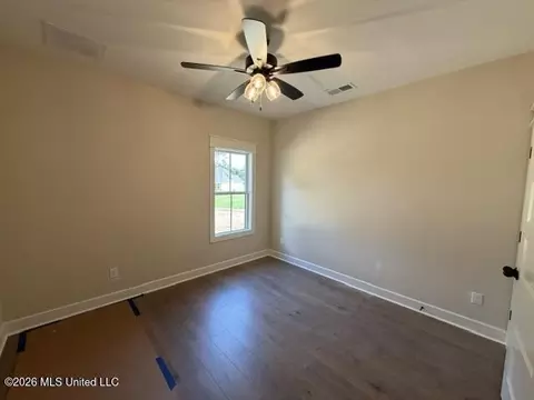 Bedroom - 124 Oakworth Dr, Hernando, MS 38632 photo 1 of 4