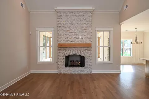 Living - 124 Oakworth Dr, Hernando, MS 38632 photo 4 of 5