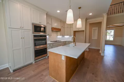 Kitchen - 124 Oakworth Dr, Hernando, MS 38632 photo 2 of 4