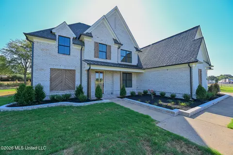 Exterior - 124 Oakworth Dr, Hernando, MS 38632 photo 2 of 8