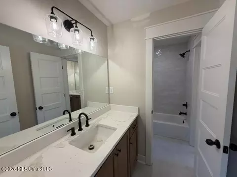 Bath - 124 Oakworth Dr, Hernando, MS 38632 photo 4 of 4