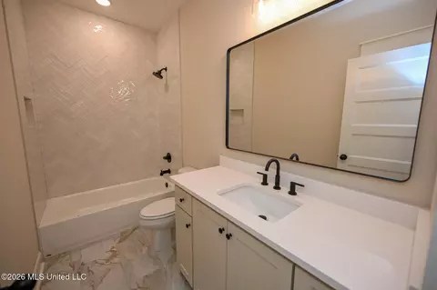 Bath - 124 Oakworth Dr, Hernando, MS 38632 photo 7 of 7