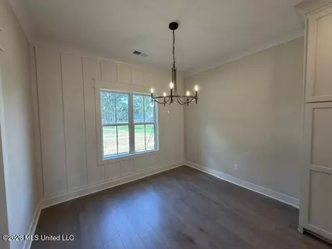 Dining - 124 Oakworth Dr, Hernando, MS 38632 photo 2 of 2