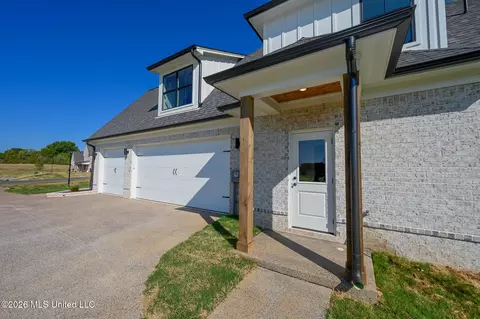Exterior - 124 Oakworth Dr, Hernando, MS 38632 photo 5 of 8