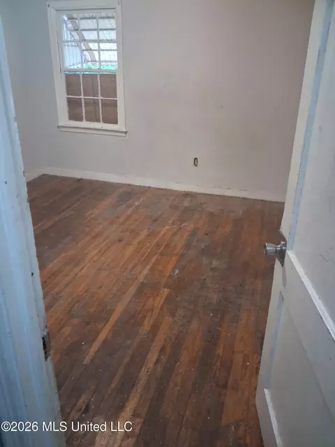 984 Winn St, Jackson, MS 39204 photo 7