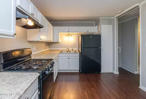Kitchen - 604 Queen Melissa Ln, Jackson, MS 39209 photo 2 of 2