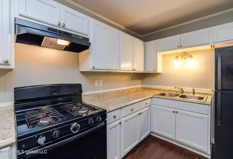 Kitchen - 604 Queen Melissa Ln, Jackson, MS 39209 photo 1 of 2