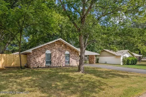 5698 Shannon Dr, Horn Lake, MS 38637