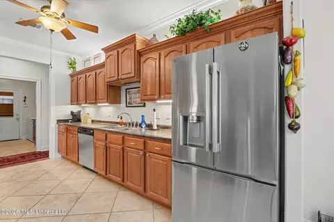Kitchen - 5562 E Diamondhead Dr, Diamondhead, MS 39525 photo 2 of 3