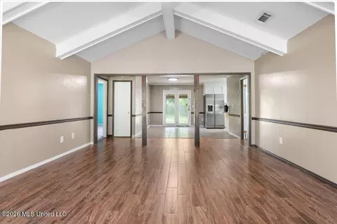 Living - 147 Oak Park Dr, Forest, MS 39074 photo 2 of 3