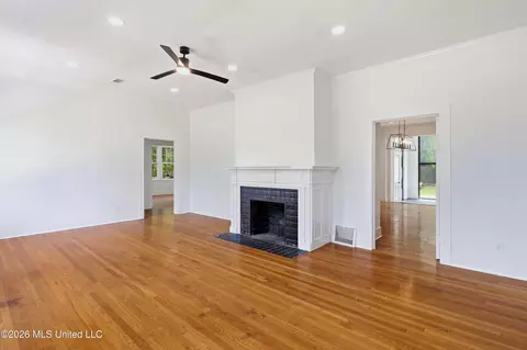 Living - 969 SW Carlisle St, Jackson, MS 39202 photo 3 of 9