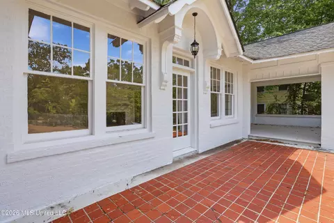 Exterior - 969 SW Carlisle St, Jackson, MS 39202 photo 5 of 9