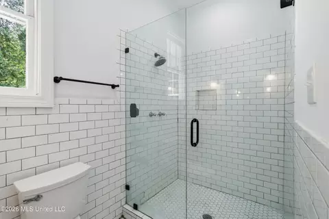 Bath - 969 SW Carlisle St, Jackson, MS 39202 photo 2 of 4