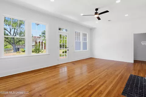 Living - 969 SW Carlisle St, Jackson, MS 39202 photo 2 of 9