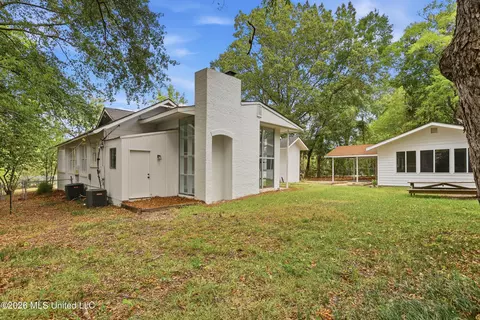 Exterior - 969 SW Carlisle St, Jackson, MS 39202 photo 8 of 9