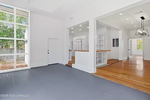 Living - 969 SW Carlisle St, Jackson, MS 39202 photo 5 of 9