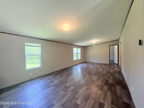 Living - 1206 Quinlivan Rd, Mccomb, MS 39648 photo 4 of 6