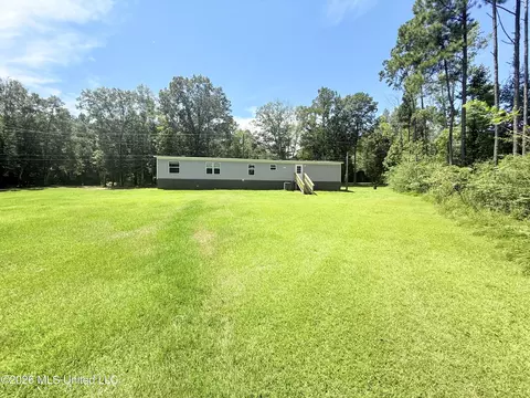 Exterior - 1206 Quinlivan Rd, Mccomb, MS 39648 photo 2 of 4