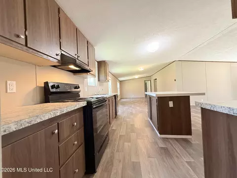 Kitchen - 1206 Quinlivan Rd, Mccomb, MS 39648 photo 3 of 3