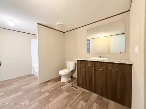 Bath - 1206 Quinlivan Rd, Mccomb, MS 39648 photo 1 of 3