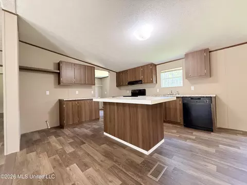 Kitchen - 1206 Quinlivan Rd, Mccomb, MS 39648 photo 2 of 3