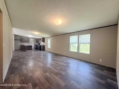 Living - 1206 Quinlivan Rd, Mccomb, MS 39648 photo 6 of 6