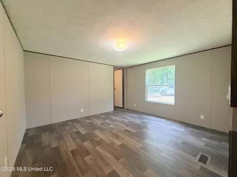 Living - 1206 Quinlivan Rd, Mccomb, MS 39648 photo 5 of 6
