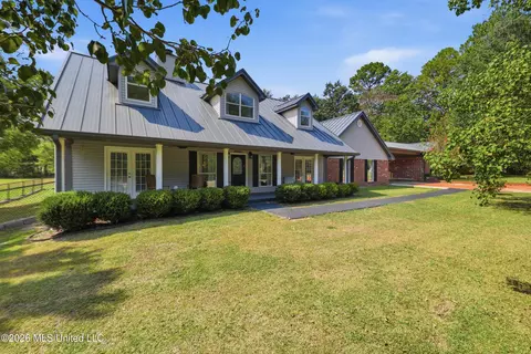 26560 Camille Dr, Pass Christian, MS 39571
