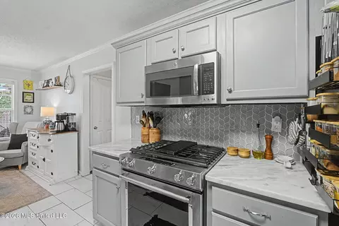Kitchen - 74 Lyla Cv, Hernando, MS 38632 photo 3 of 3