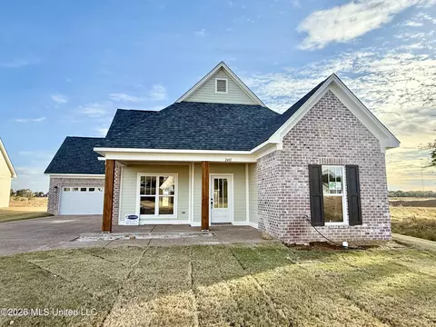 2481 Saint Charles Cv, Southaven, MS 38672