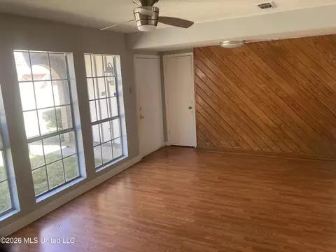 Living - 5856 Cypress Trl, Jackson, MS 39211 photo 3 of 3