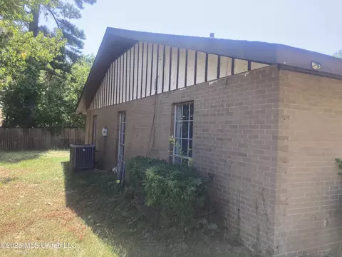 Exterior - 5856 Cypress Trl, Jackson, MS 39211 photo 3 of 3