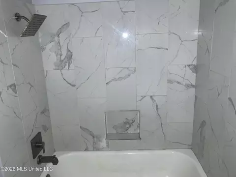 Bath - 5856 Cypress Trl, Jackson, MS 39211 photo 1 of 2