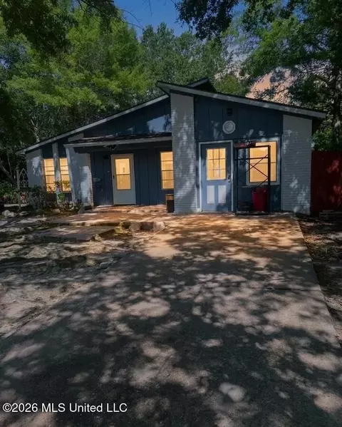916 E Birch Dr, Gulfport, MS 39503