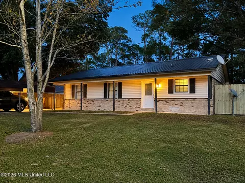 358 Nancy Dr, D'iberville, MS 39540