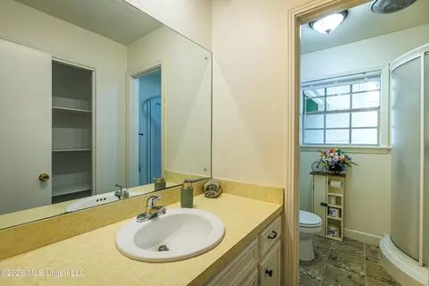Bath - 1480 Westbrook Rd, Jackson, MS 39211 photo 1 of 2