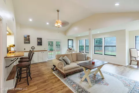 Living - 1480 Westbrook Rd, Jackson, MS 39211 photo 2 of 4