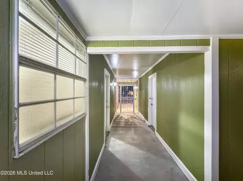 Entry Way - 1480 Westbrook Rd, Jackson, MS 39211 photo 2 of 2