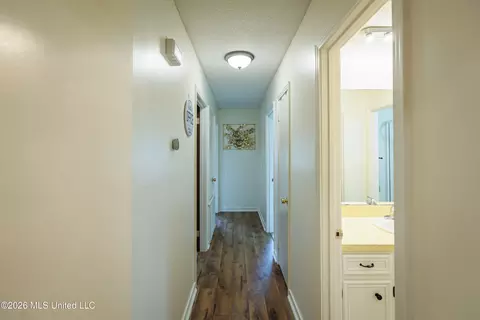 Entry Way - 1480 Westbrook Rd, Jackson, MS 39211 photo 1 of 2