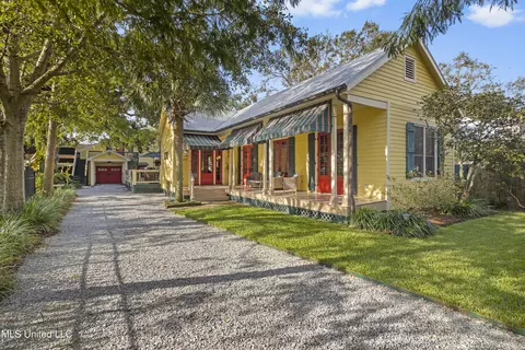 208 Saint Charles St, Bay Saint Louis, MS 39520